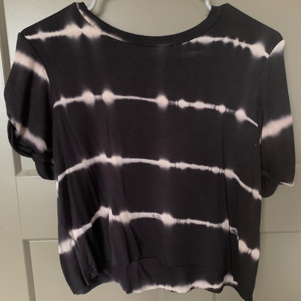 Black and white tie dye cropped shirt!